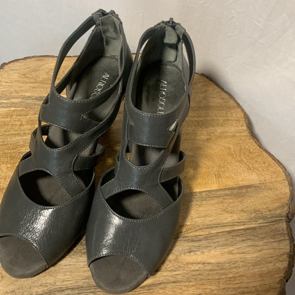 Shoes - Picture 5 of 5